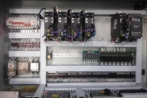 台达变频器与伺服控制柜成套内景